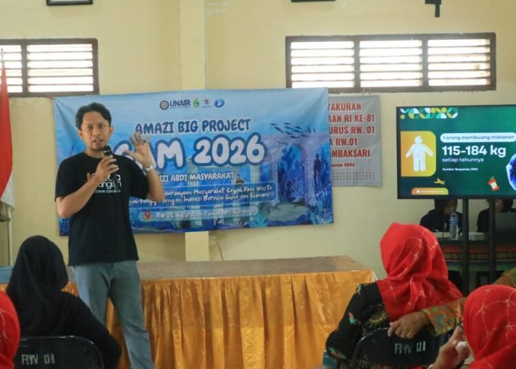 Lewat Talk Waste, GAM AMAZI UNAIR Tingkatkan Kesadaran Warga tentang Food Waste 5 Pemaparan materi mengenai food waste oleh Garda Pangan