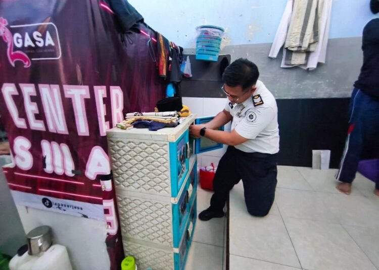 Antisipasi Barang Terlarang, Lapas Kelas III Arjasa Razia Blok Hunian Warga Binaan 5 IMG 20261006 WA0030