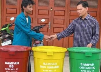 KPM Kelompok 11 UIN Sultanah Nahrasyiah Laksanakan Program Pengadaan Tong Sampah dalam Mendukung Kesiapsiagaan Bencana 1 IMG 20261008 WA0018