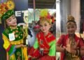 PELESTARI SENI MUDA: Kanza Nabillah, siswi SMPN 200 Jakarta, tampil anggun saat membawakan tarian tradisional. Selain mengukir prestasi sebagai Juara 3 FLS2N Kecamatan Cilincing, Kanza juga turut serta dalam pemecahan Rekor MURI Tari Burung Raja Udang yang digelar Dinas Kebudayaan DKI Jakarta di Marunda.