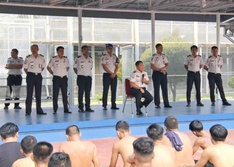 Cegah Karhutla hingga Kurangi Rokok, Ini Pesan Kalapas Bengkulu kepada Warga Binaan 5 Lapas Bengkulu, Lapas Kelas IIA Bengkulu, Julianto Budhi Prasetyono, warga binaan pemasyarakatan, pembinaan warga binaan, senam pagi Lapas Bengkulu