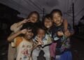Keceriaan Anak-Anak di Sekitar Rel Kereta Kampung Bandan 7 MG 9021 300kb