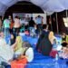 Suasana Pelatihan Bekam yang diselenggarakan Tim UAR di pengungsian Dusun Waso, Desa Satar Kampas, Lamba Leda Utara, Manggarai Timur, NTT, Kamis (1/10/2026)