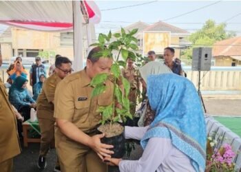 Bupati Eman Suherman Punya Cara Tekan Inflasi, Warga Diajak Tanam Cabai 1 Screenshot 20261012 224824