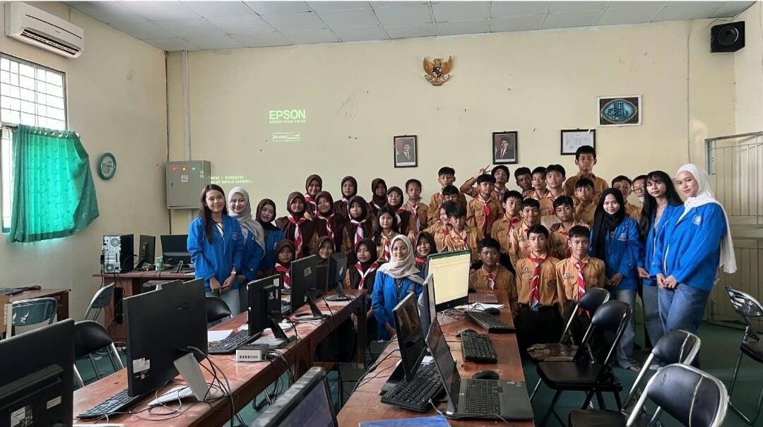 Pengabdian Kepada Masyarakat dengan judul “Peningkatan Literasi Digital Siswa SMP melalui Pelatihan Microsoft Word” 8 Screenshot 20261020 150039 Gallery