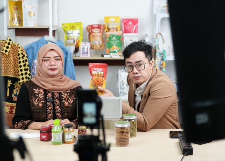 KOBAR Perluas Promosi UMKM Jakarta Barat lewat Kolaborasi TP PKK, Dennis Adhiswara, IMDE, TikTok Shop, dan Tokopedia 5 WhatsApp Image 2026 09 25 at 17.22.26