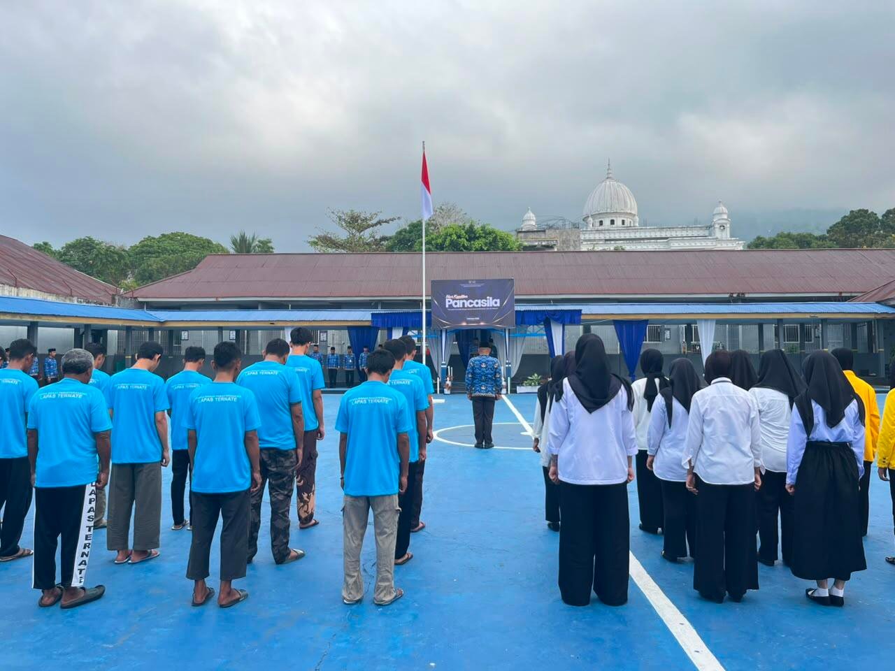 Peringati Hari Kesaktian Pancasila 2026, Lapas Ternate Gelar Upacara Bersama Sarjana Magang dan WBP 7 WhatsApp Image 2026 10 01 at 08.35.54