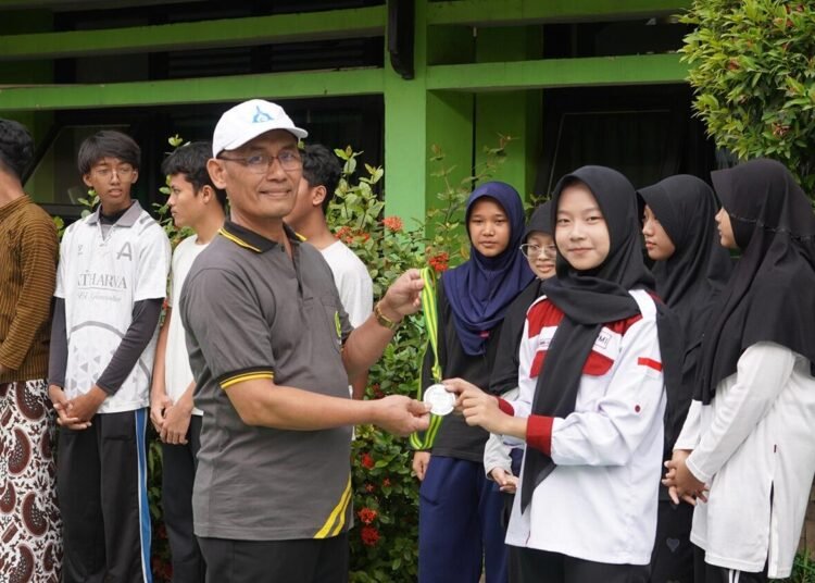 MAN 1 Yogyakarta Borong Prestasi, Penyerahan Penghargaan Warnai Upacara Senin 6 WhatsApp Image 2026 10 03 at 2.38.59 PM