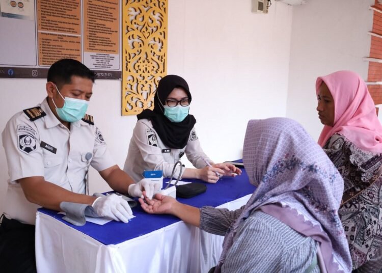 Cek Kesehatan Gratis, Lapas Mojokerto Perluas Akses Layanan Kesehatan bagi Keluarga Warga Binaan dan Masyarakat 5 WhatsApp Image 2026 10 07 at 09.52.31 300kb