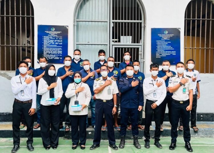 Hadapi Kabut Asap, Lapas Bandanaira Bagikan Masker kepada Warga Binaan 6 WhatsApp Image 2026 10 12 at 06.55.54