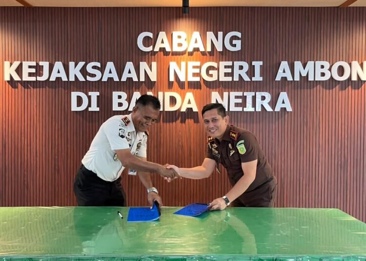 Lapas Bandanaira dan Cabjari Banda Neira Sepakati PKS Penanganan Overstaying Tahanan 6 WhatsApp Image 2026 10 13 at 09.41.12