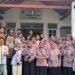 Mahasiswa FH UKSW Melakukan Penyuluhan Kepada Warga Desa Bener tentang Durasi (Edukasi Gratifikasi, Suap dan Korupsi) 15 Foto bersama mahasiswa FH UKSW bersama dengan warga Desa Bener.