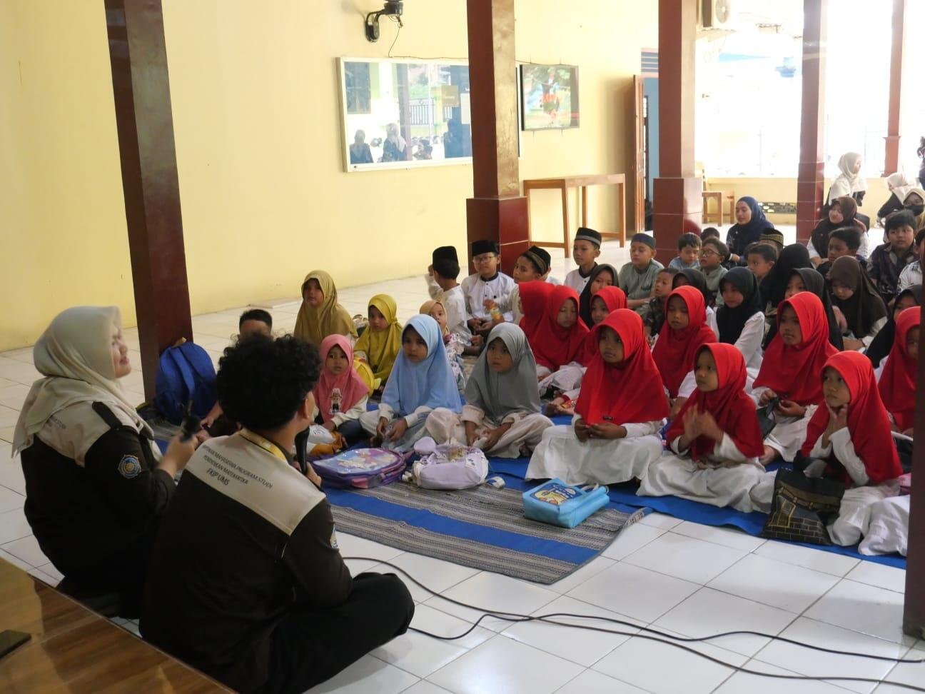 GEMA Hadirkan Pembelajaran Matematika Menyenangkan melalui Permainan Tradisional di Desa Jenalas 8 WhatsApp Image 2026 10 16 at 16.54.36