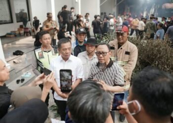 Data Pertanahan Kantah Kabupaten Karawang Sebagian Besar Telah Dialihmediakan, Masyarakat Diimbau Tidak Khawatir 1 WhatsApp Image 2026 10 20 at 07.58.49