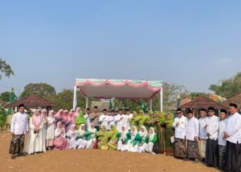 KUA Kecamatan Pangkalan Gelar Upacara Hari Santri Nasional, Tebar Kepedulian melalui Wakaf Al-Qur’an, Bibit Pohon, dan Santunan Anak Yatim Bersama UPZ Pangkalan 1 WhatsApp Image 2026 10 22 at 08.21.52