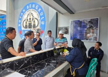Karutan Turun Langsung Memastikan Petugas Duta Layanan Berjalan dengan Baik 1 WhatsApp Image 2026 10 22 at 09.21.12