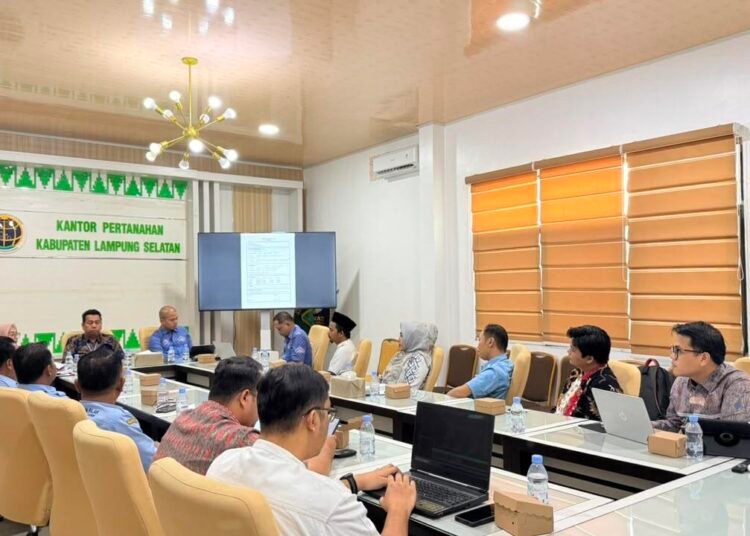 Kantah Lampung Selatan Gelar Sosialisasi Pemanfaatan Zona Nilai Tanah Bersama BPPRD 5 WhatsApp Image 2026 10 22 at 19.10.25 1
