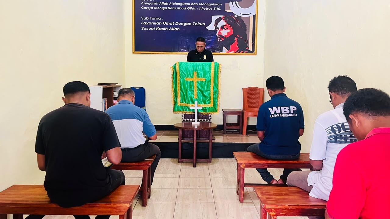 Ibadah Tutup Usbu di Lapas Bandanaira, Warga Binaan Mantapkan Iman dan Harapan 7 WhatsApp Image 2026 10 24 at 07.13.03