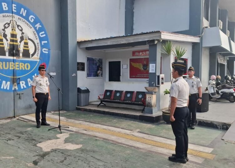 Karutan Bengkulu Pimpin Apel Senin Pagi, Berikan Penguatan Tugas dan Fungsi kepada Pegawai 5 WhatsApp Image 2026 10 26 at 08.27.26 1
