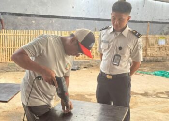 Dukung Layanan Prima, Lapas Mojokerto Perbaiki Meja Kunjungan melalui Keterampilan Warga Binaan 1 WhatsApp Image 2026 10 26 at 09.14.13