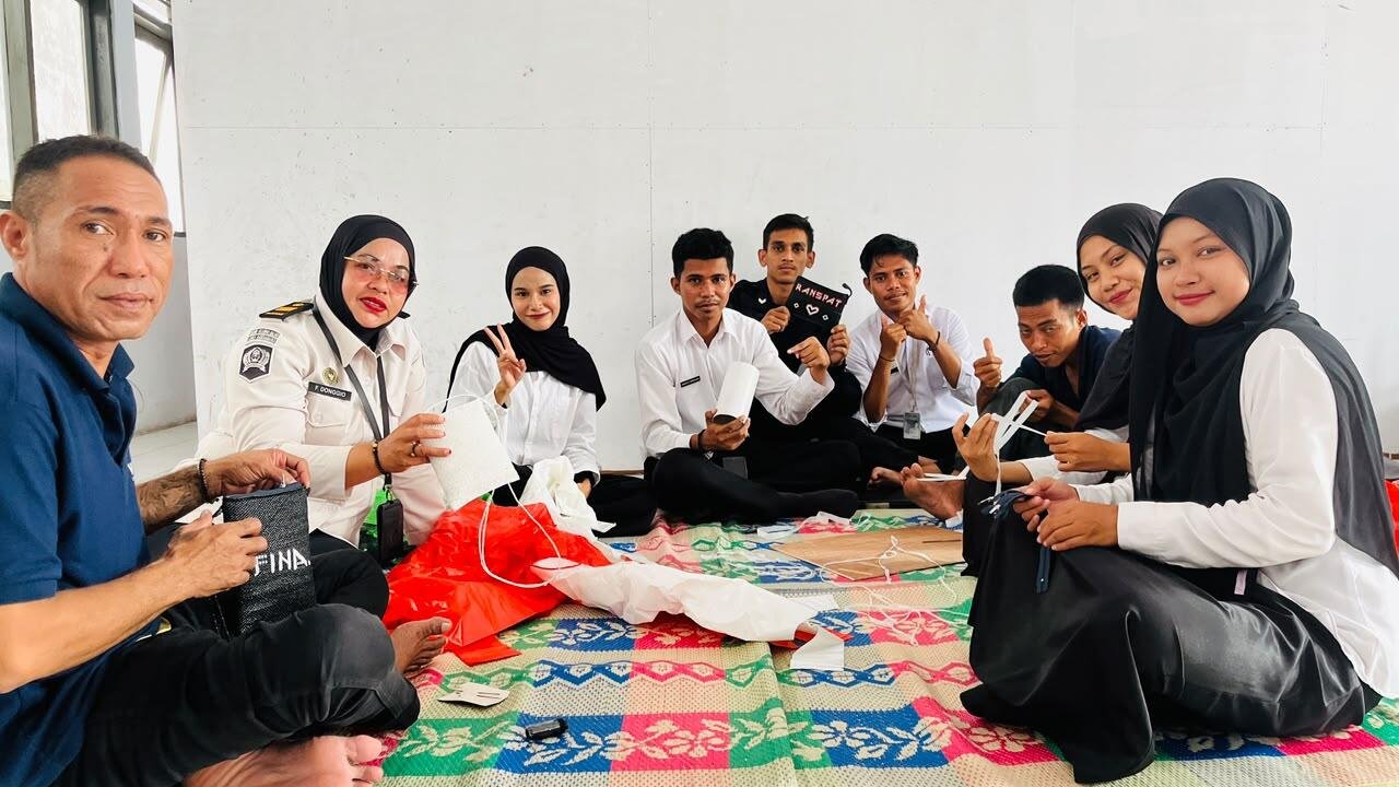 Ubah Kantong Plastik Jadi Tas Bernilai Ekonomis, Lapas Bandanaira Kembangkan Kreativitas Warga Binaan