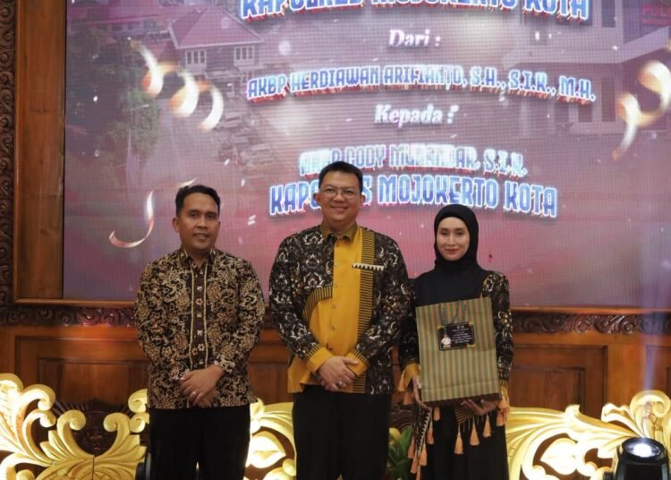 Sinergi Aparat Penegak Hukum, Kalapas Mojokerto Hadiri Malam Kenal Pamit Kapolres Mojokerto Kota 5 WhatsApp Image 2026 10 27 at 22.42.09