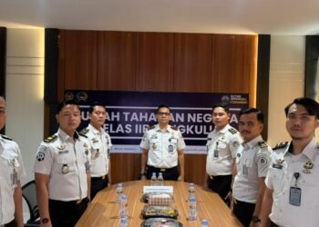Karutan Bengkulu Ikuti Zoom Pelantikan dan Pengambilan Sumpah Jabatan Pimpinan Tinggi serta Kick Off Hari Bakti Kemenimipas ke-2 Tahun 2026 1 WhatsApp Image 2026 10 28 at 11.18.54