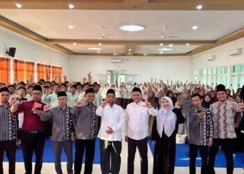 bedah buku Ayat-Ayat Cinta 3 di Pesantren darul falah sukorejo ponorogo