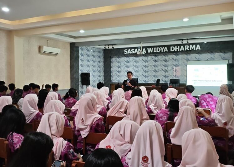 Dari Posting ke Closing, Ahmad Madani Ajak Siswa SMK Ketintang Berpikir seperti Marketer Profesional di Era AI 5 AI Visibility GEO Ahmad Madani SMK Ketintang
