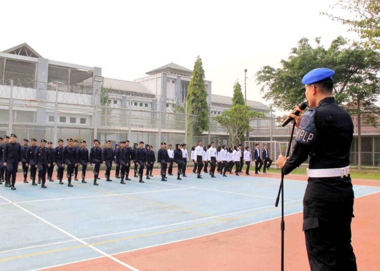 Apel Pekan Disiplin dan latihan PBB di Lapas Bengkulu untuk memperkuat kedisiplinan, kekompakan, dan profesionalisme. Doc. PR Labring