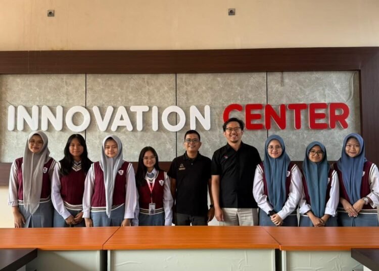 Ahmad Madani di SMK Telkom Malang